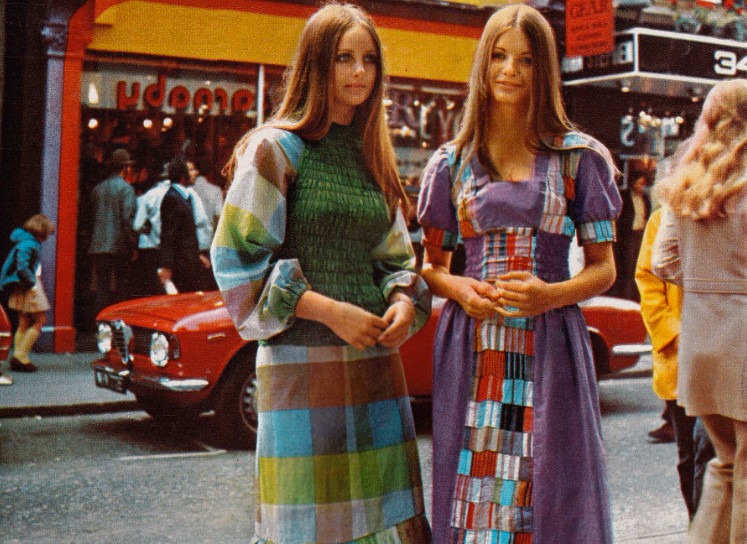 70s Beauty: Blue Hair for British Women - wide 7